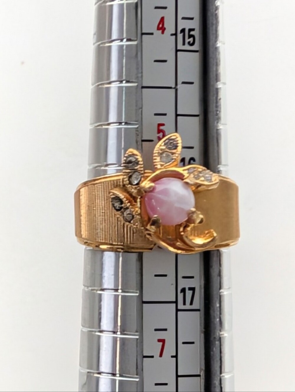 Vintage Gold Tone Textured Art Nouveau Floral Feminine Cocktail Ring Size 6